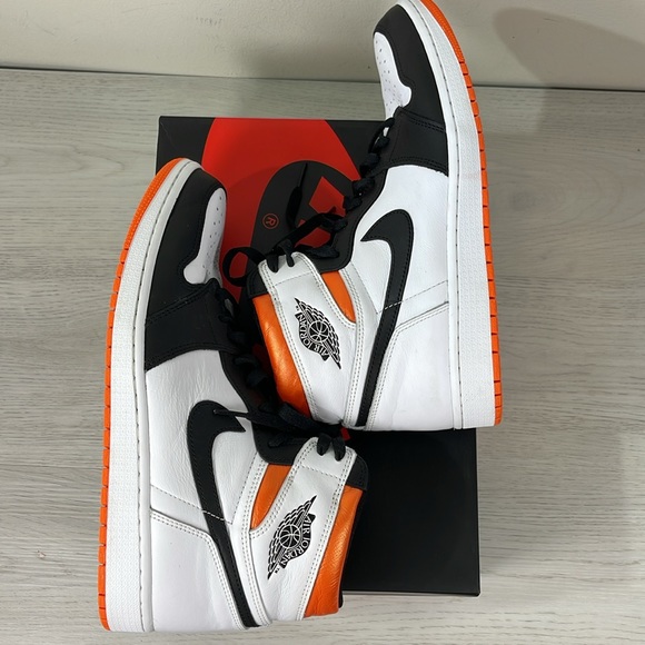 Jordan 1 Retro High Electro Shoes - Picture 8 of 12